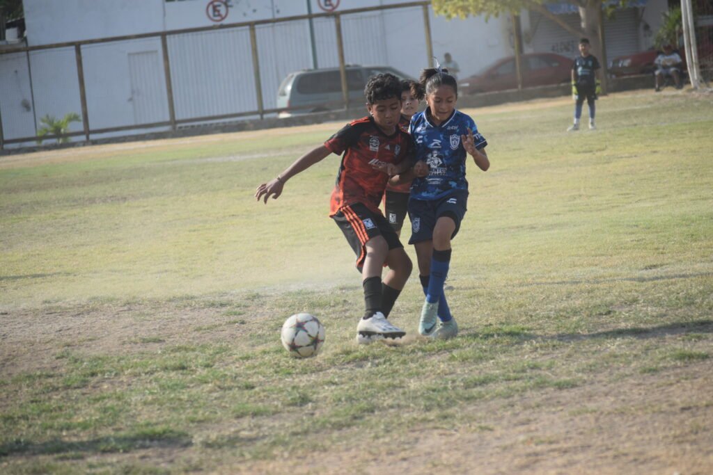Tuzos Coacoyul devoran a Tigres Ixtapa con una goleada implacable