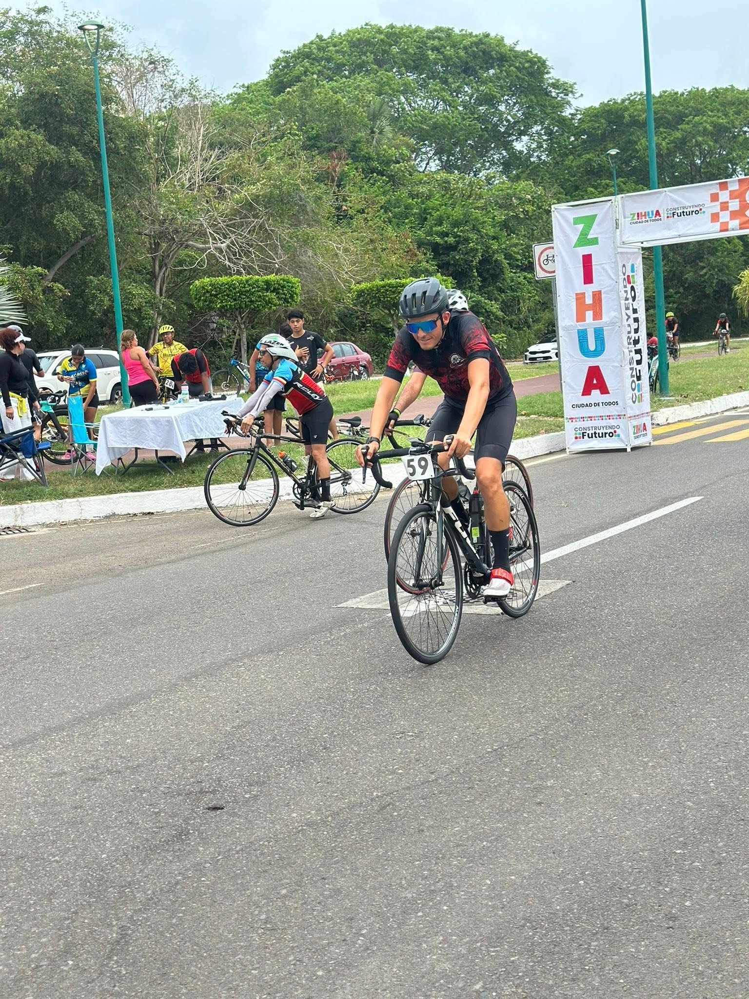 Exitoso Primer Campeonato Municipal de Ciclismo en Ixtapa Zihuatanejo: Más de 300 participantes se suman a la justa de ruta y montaña