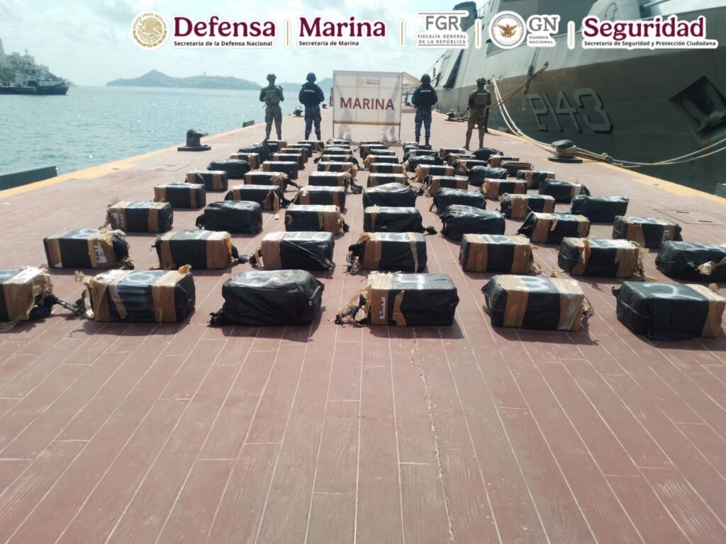 Asegura Marina 1.3 toneladas de presunta cocaína frente a costas de Guerrero