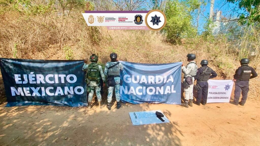 Aseguran droga, detienen a un hombre y recuperan motocicletas en Acapulco y Zihuatanejo