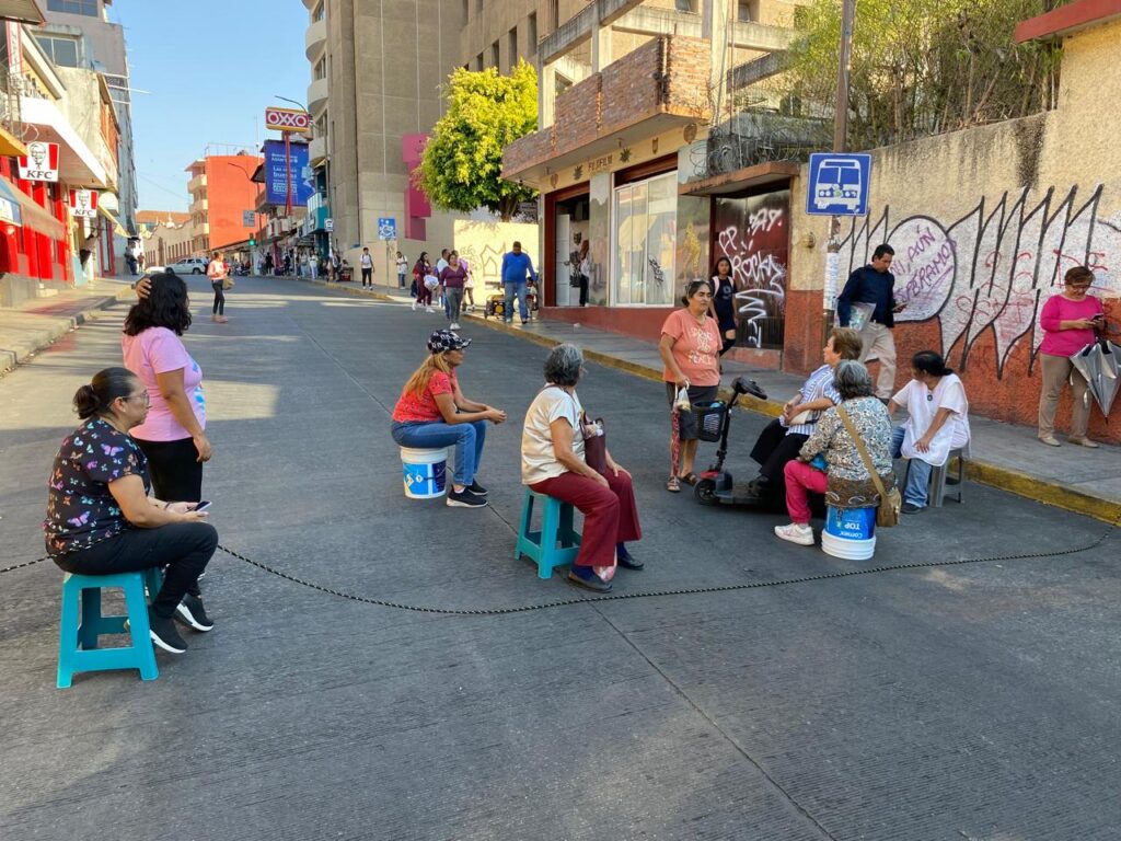 En Chilpancingo… Cierran tres importantes calles del centro en demanda de agua