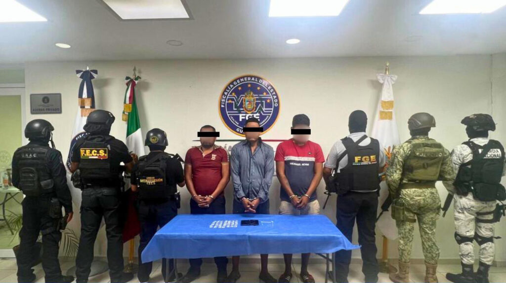 En La Venta, Acapulco… Rescatan a mujer privada de su libertad y detienen a 3 hombres; comerciantes cierran vialidad