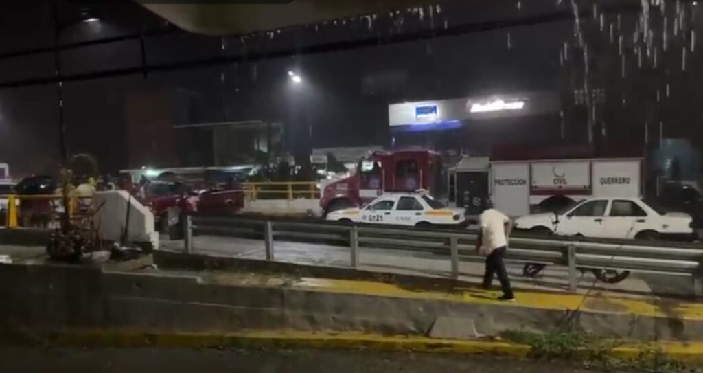 Luego de casi 24 horas de bloqueo, se reabre la Acapulco-Pinotepa Nacional