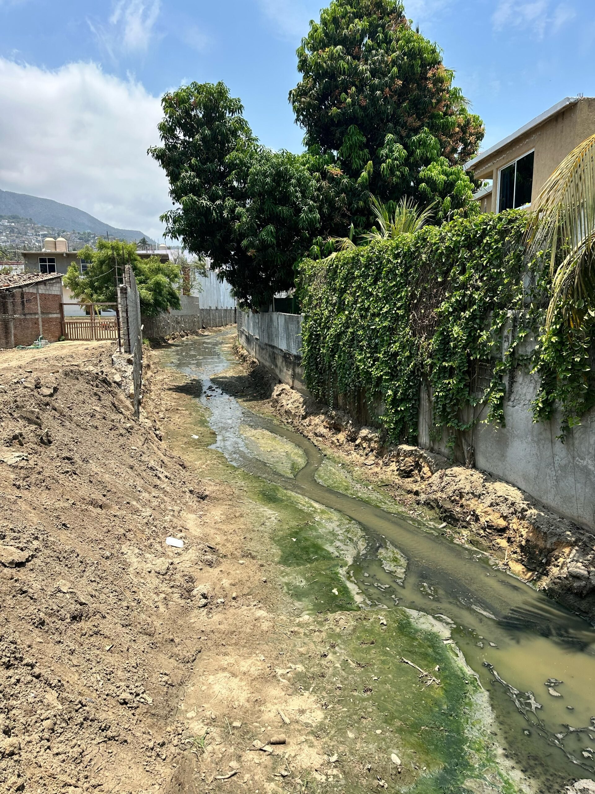 En Acapulco… Aguas negras contaminan la laguna de Pie de la Cuesta; nada hace CAPAMA