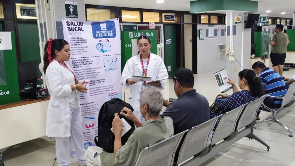 Promueve IMSS Guerrero salud bucal entre derechohabientes en salas de espera