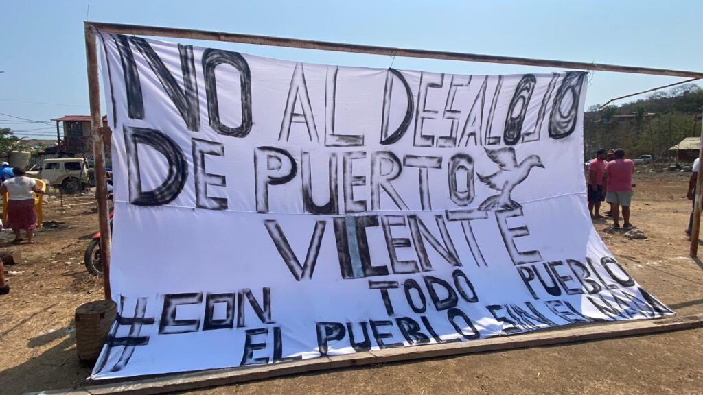 “No nos vamos a ir”, afirman habitantes de Puerto Vicente Guerrero