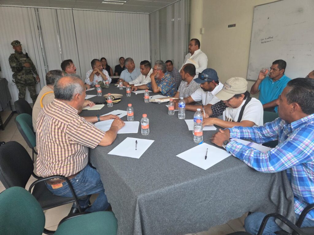La Secretaría de Marina en coordinación con autoridades de los tres niveles de gobierno lleva a cabo reunión de trabajo con representantes del “Comité de Defensa del Muelle de Puerto Vicente Guerrero”