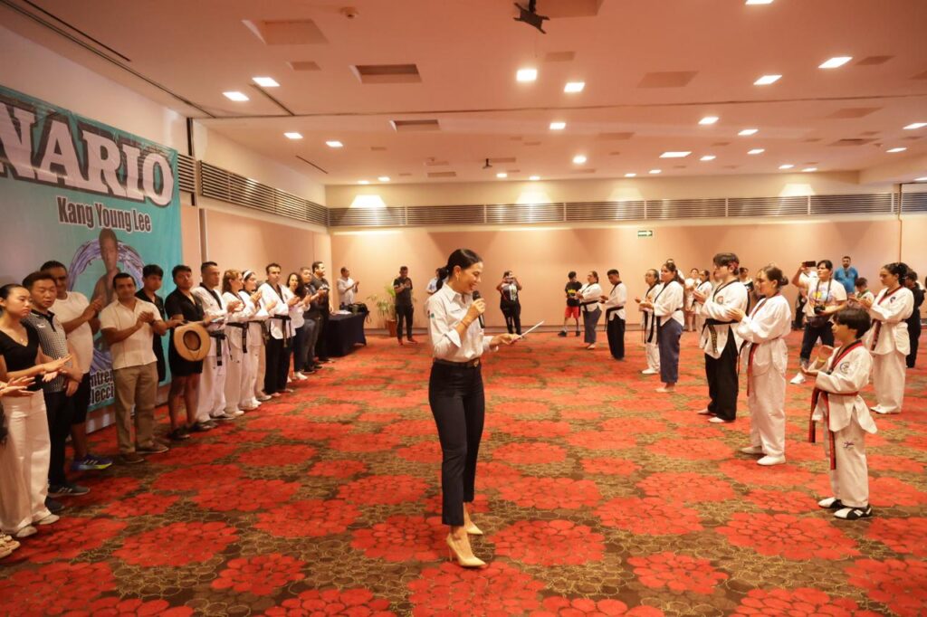 Presidenta Lizette Tapia Castro inaugura la Copa Ixtapa 2025 de Taekwondo