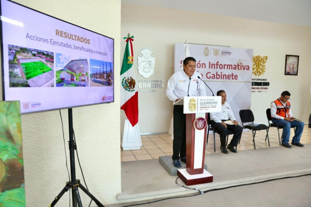 Guerrero invierte más de 3 mil millones de pesos en carreteras y escuelas