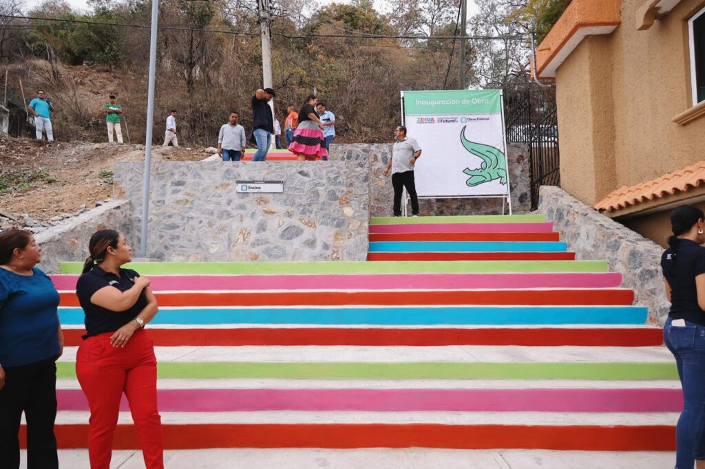 Lizette Tapia Castro suma una obra más entregada a colonias de Zihuatanejo