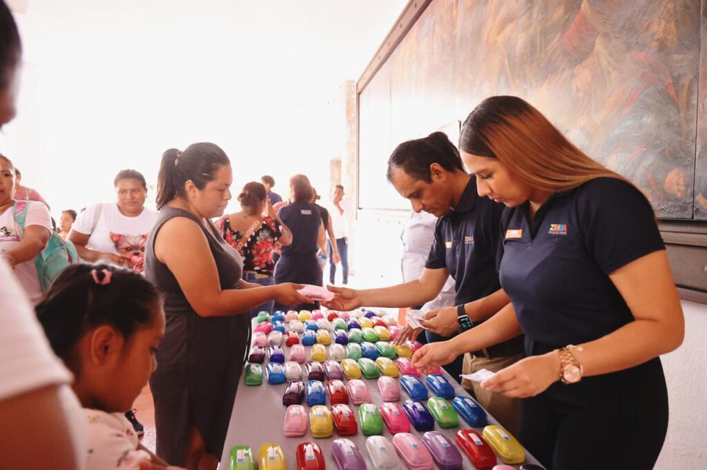 Impulsa la presidente Lizette Tapia Castro los programas sociales del DIF y la UMEM