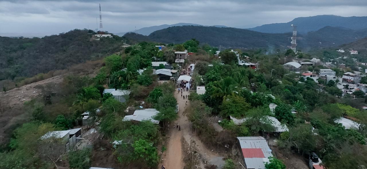 Lizette Tapia Castro inicia obra de electrificación en la colonia Ampliación 6 de Enero