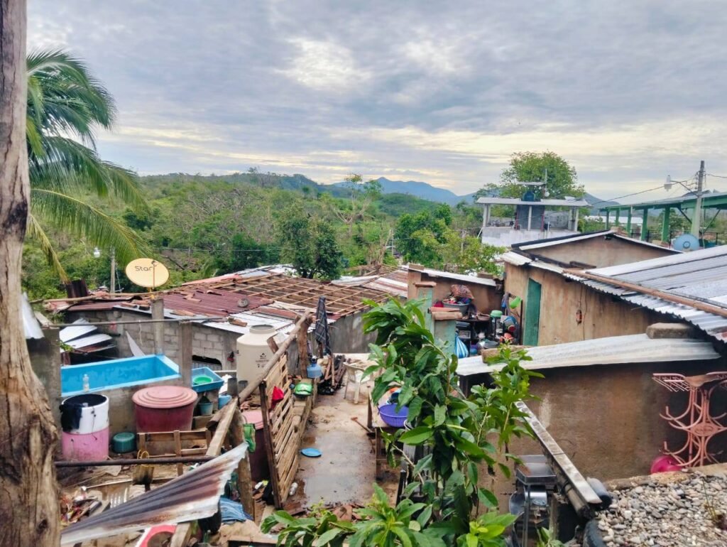Campesino de Ometepec, herido durante el huracán Erick, cayó de unos 8 metros de altura