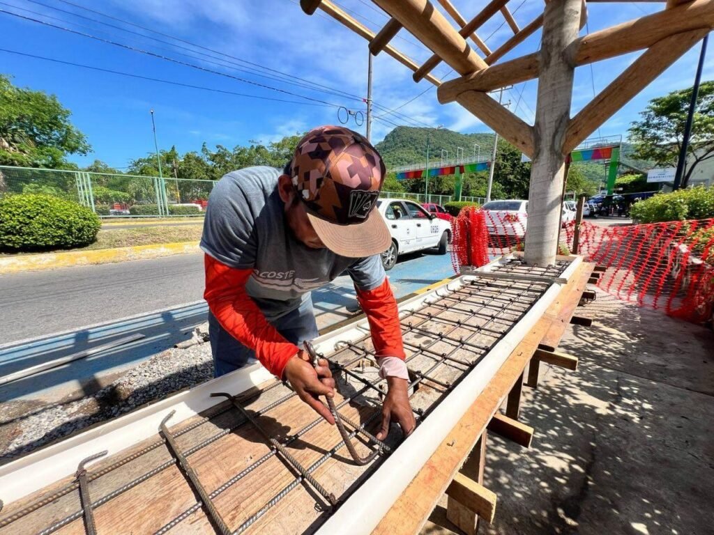 Gobierno de Lizette Tapia Castro dignifica casetas del transporte público