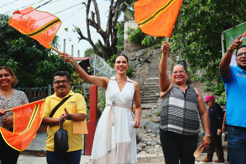 Lizette Tapia Castro visita la colonia Ampliación Nuevo Amanecer para dar arranque a obra de infraestructura
