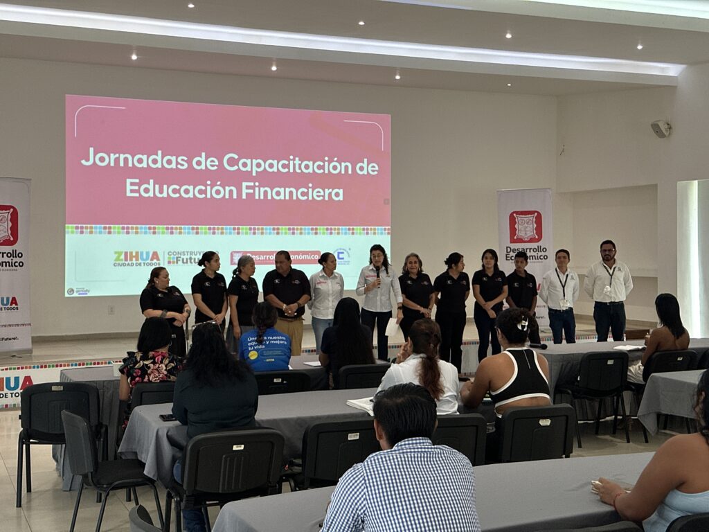 Gobierno de Lizette Tapia Castro apoya la capacitación para emprendedores
