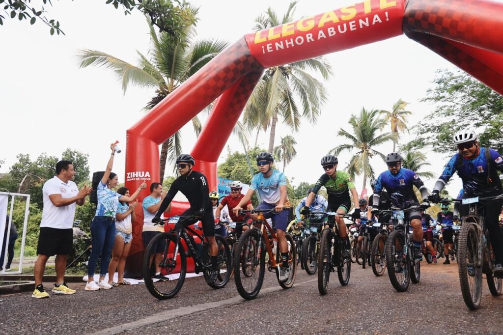 Lizette Tapia Castro dio el disparo de salida en el 1er Reto MTB ThunderBiker Zihuatanejo
