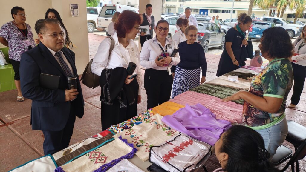 Participan usuarias del CSS del IMSS Acapulco en exposición de corte y confección