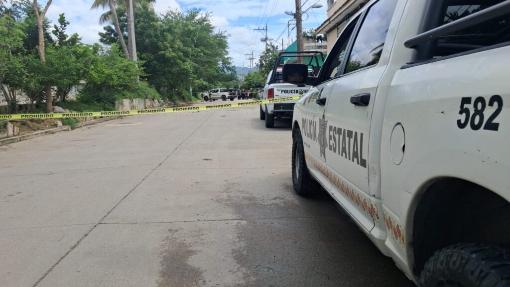 En Acapulco… Dejan a un ejecutado con torniquete en la cajuela de un taxi colectivo