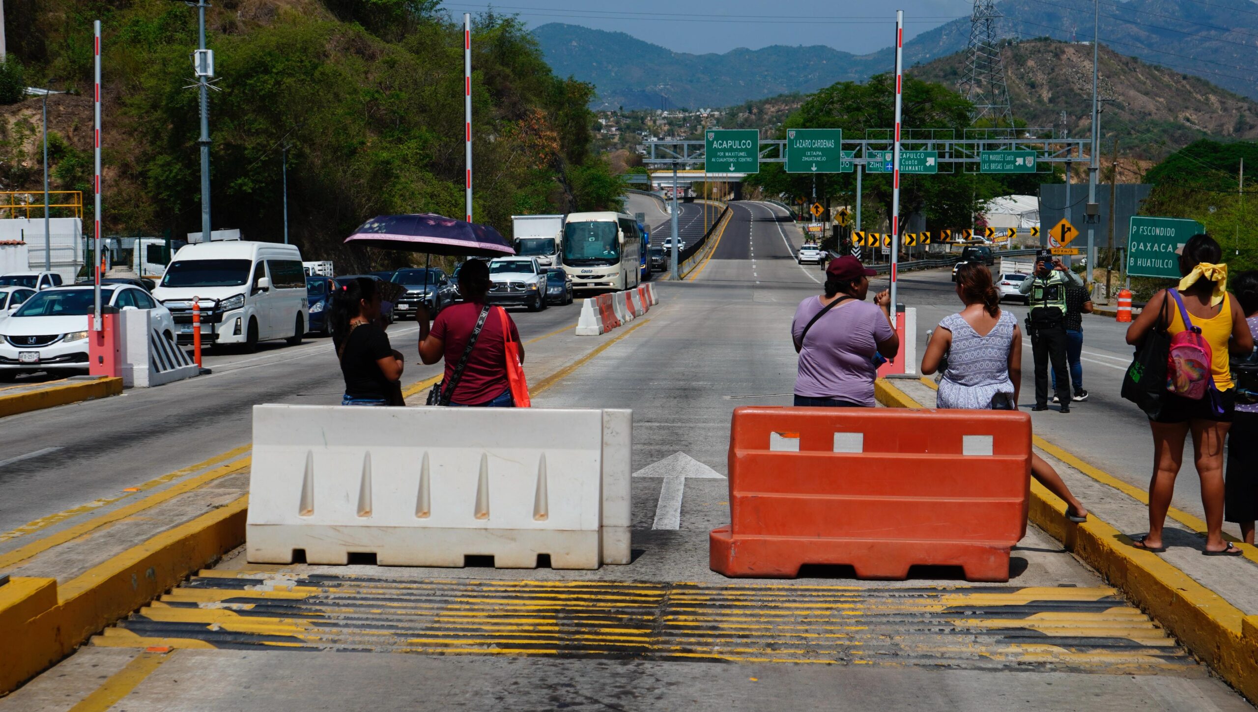 En Acapulco… Por culpa de la SEG bloquean la Autopista por casi dos horas