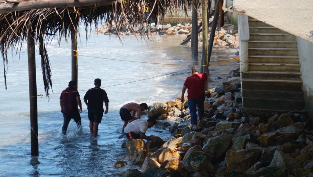 Piden ayuda del gobierno federal restauranteros de la playa Bonfil