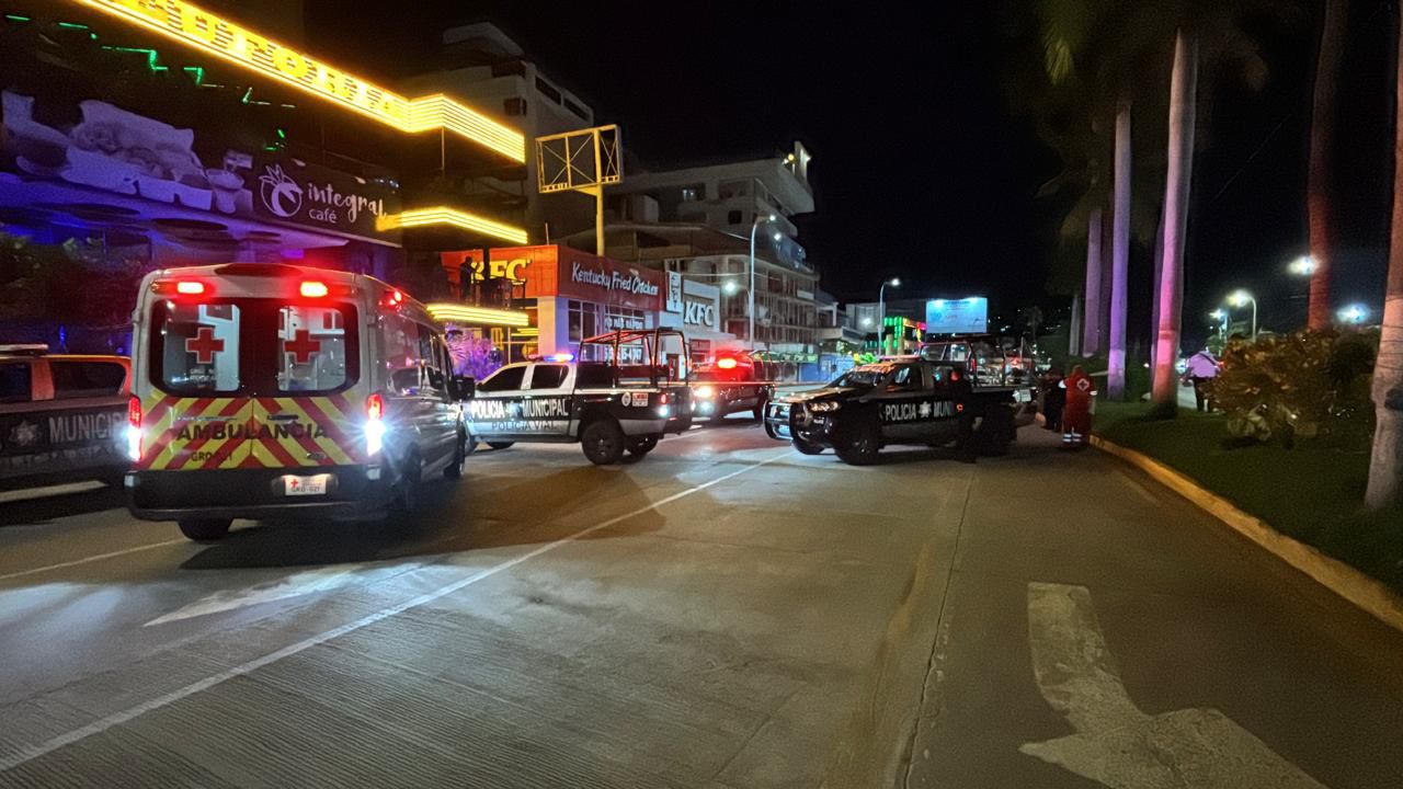 Ejecutan a dos hombres en la costera de Acapulco