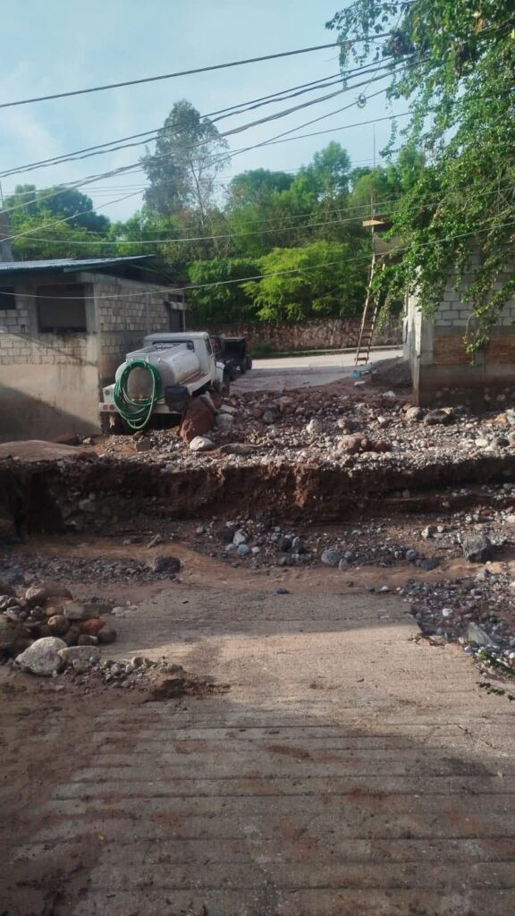 En Chilpancingo… Inundaron aguas negras y lodo un jardín de niños en la Vista Hermosa