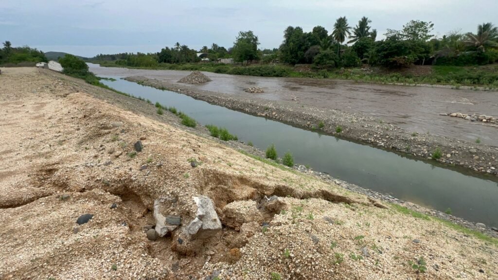 Río Petatlán, con riesgo de desbordarse en viviendas; habitantes temen