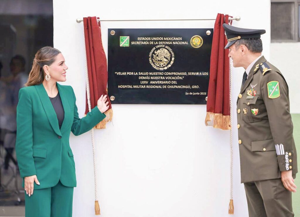 Asiste Evelyn Salgado a la conmemoración del 75 aniversario del Hospital Militar Regional de Chilpancingo