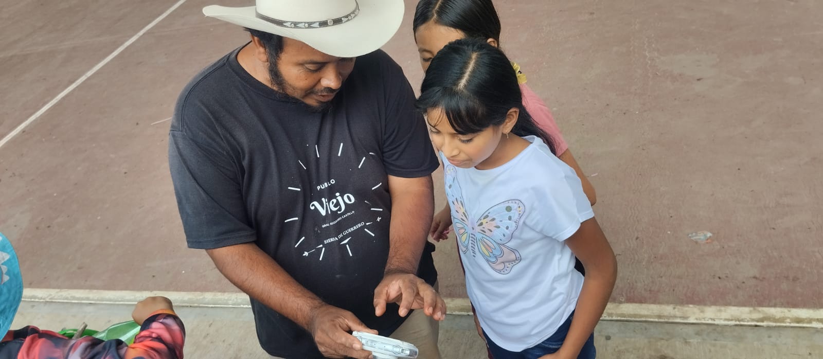 Imparten taller de fotografía para niñas y niños de la región Sierra: Secultura