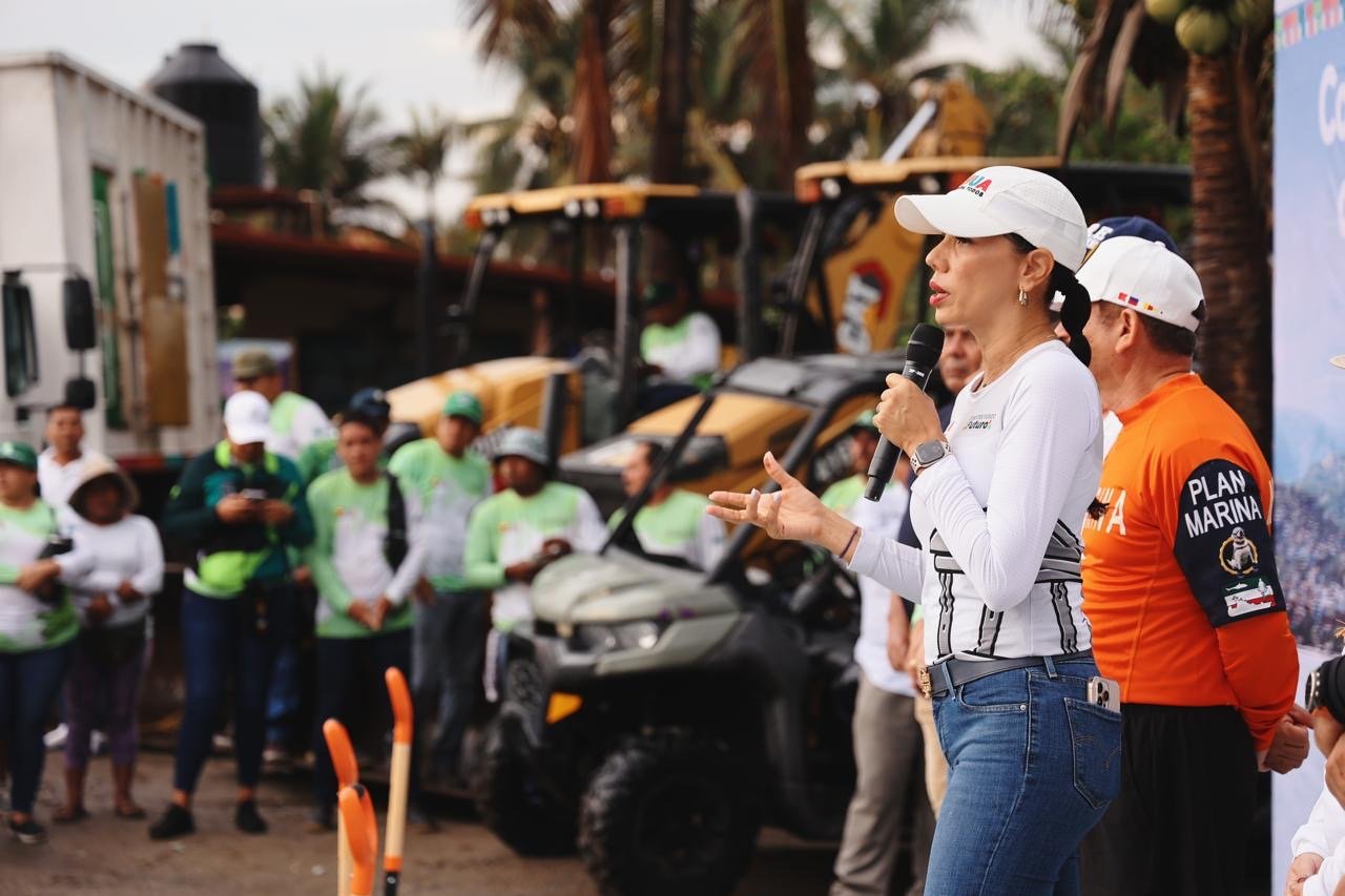 Lizette Tapia Castro encabeza campaña de limpieza de playas en Zihuatanejo con motivo del Día Mundial del Medio Ambiente