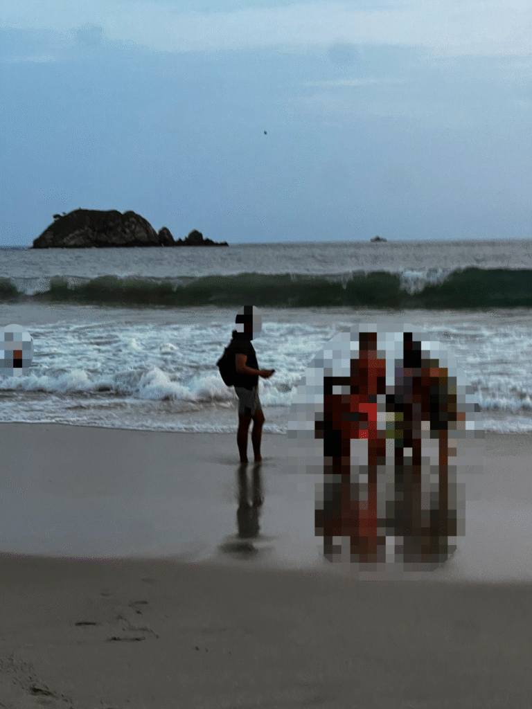 Denuncian a fotógrafos ambulantes en playa El Palmar, Ixtapa