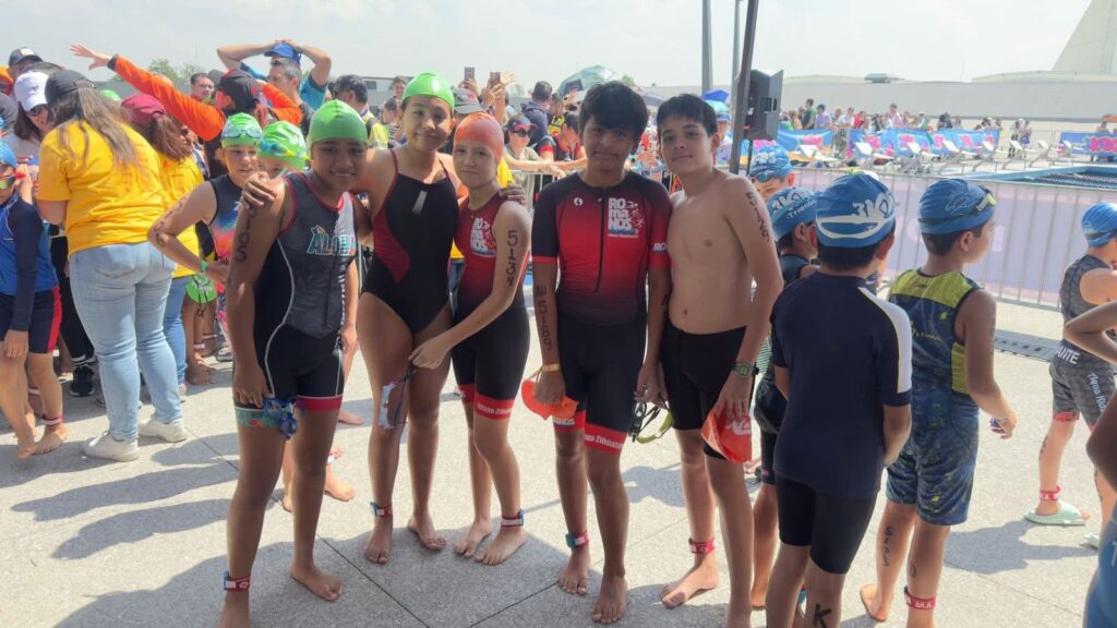 Triatletas del Club Romanos Tri participan en competencia en el Heroico Colegio Militar