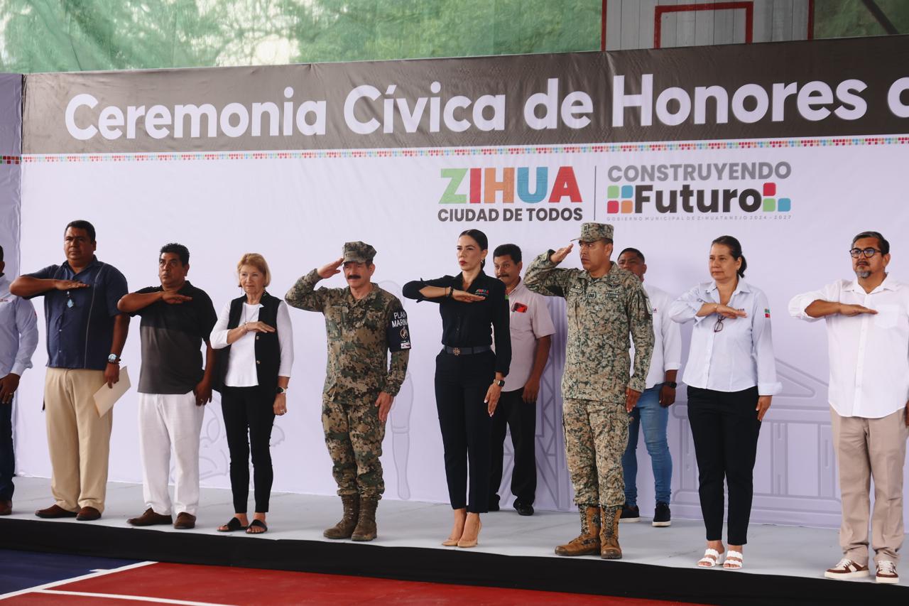 Presidenta Lizette Tapia Castro inaugura cancha techada de la Preparatoria Popular San José Ixtapa