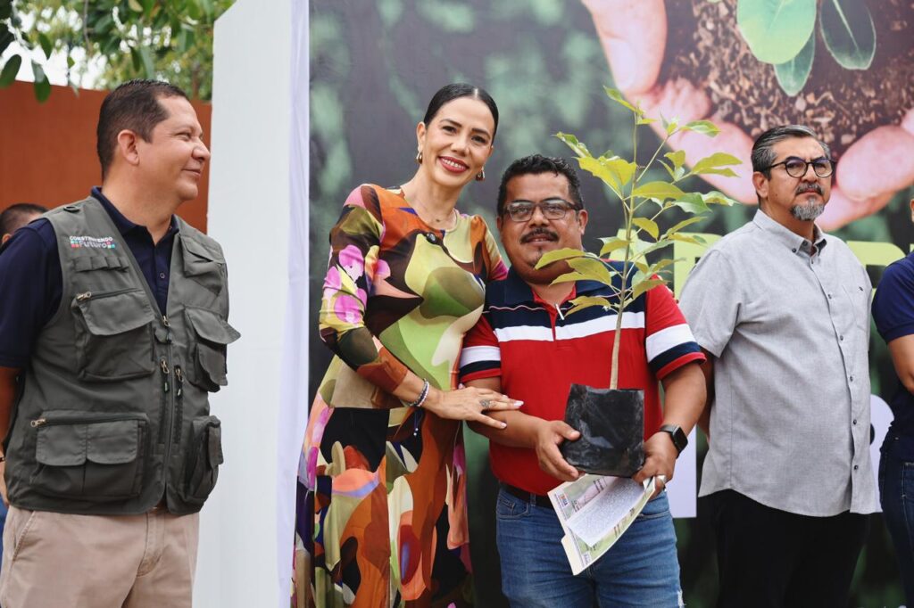 “Adopta un árbol”, programa que impulsa la presidenta Lizette Tapia Castro