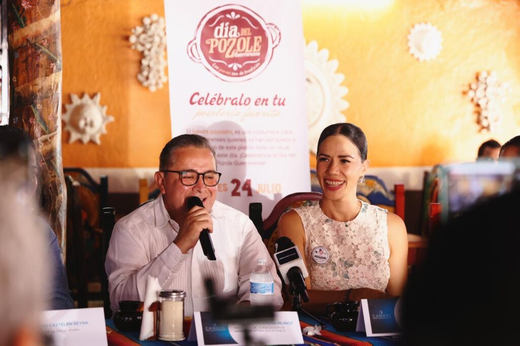 La presidenta Lizette Tapia Castro encabezó la conferencia de prensa del 2.º Festival del Día del Pozole Guerrerense en Zihuatanejo