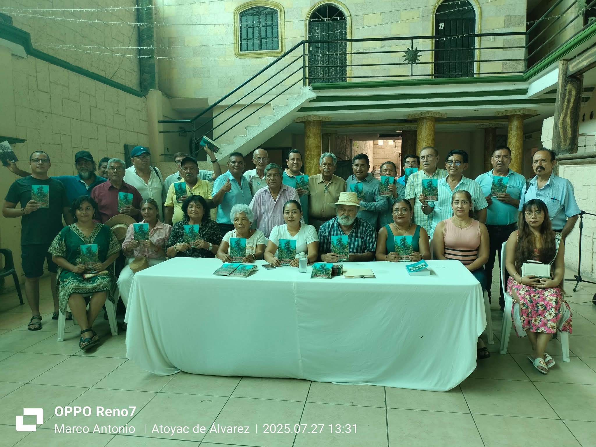 Presentan en Atoyac el libro “La magia del Palo del Rey” del profesor Wilivaldo Rojas Arellano