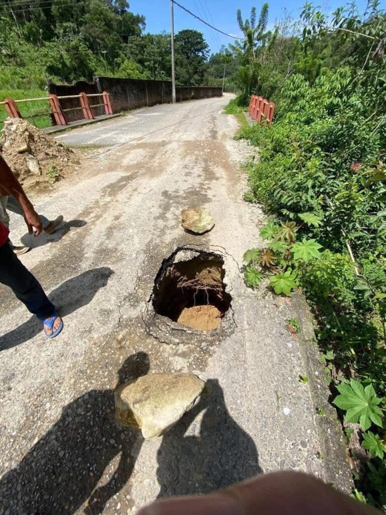 Denuncian riesgo de colapso en puente de la comunidad de Los Planes, Atoyac