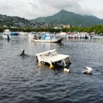 Oleaje de tsunami hunde embarcaciones turísticas en Las Salinas