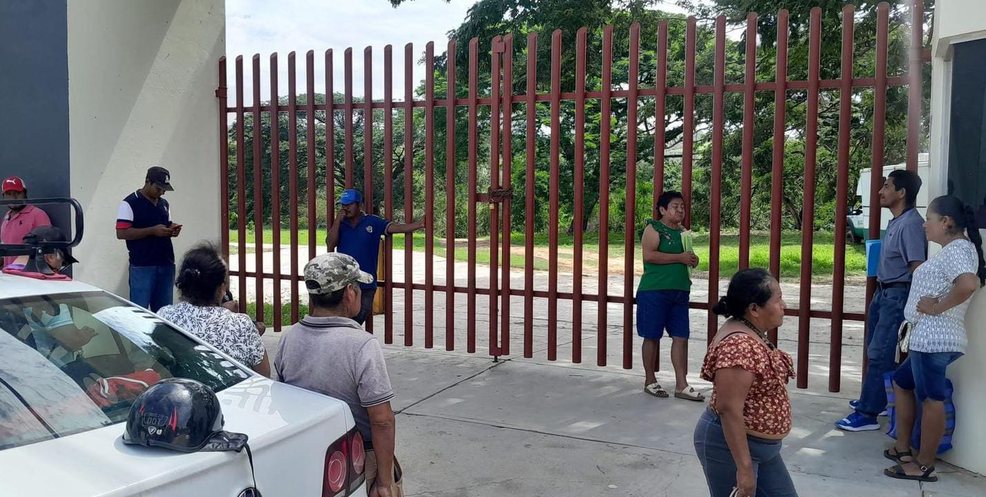 En Ometepec… Damnificados retienen a brigadistas de Bienestar y personal del ITSCCH