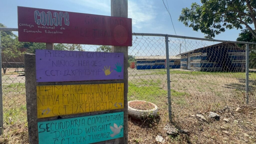 Escuela en el basurero de Zihuatanejo sigue en el abandono