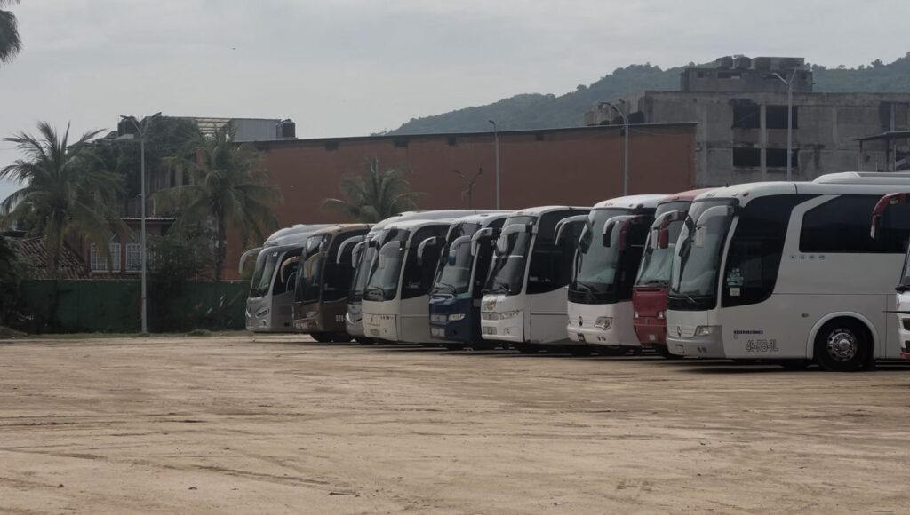 Estacionamiento Las Salinas, opción para autobuses en Zihuatanejo