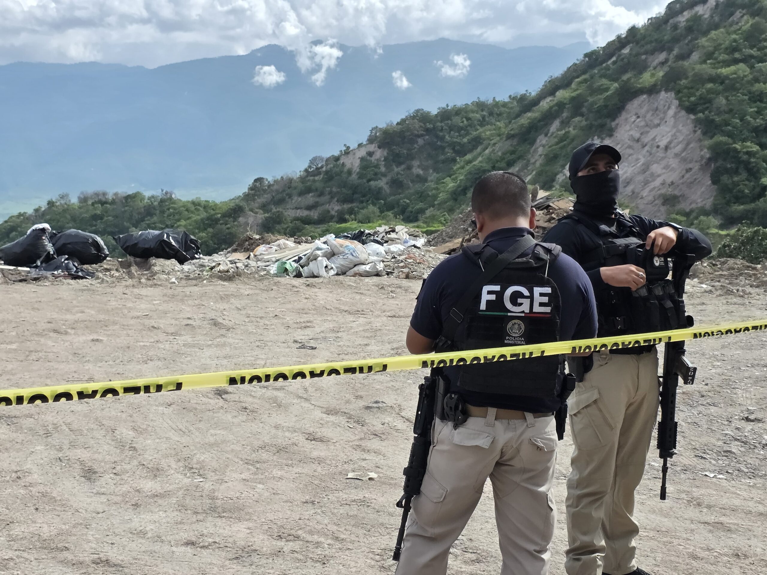 Hallan cuerpo embolsado de un hombre con signos de tortura en las afueras de Chilpancingo