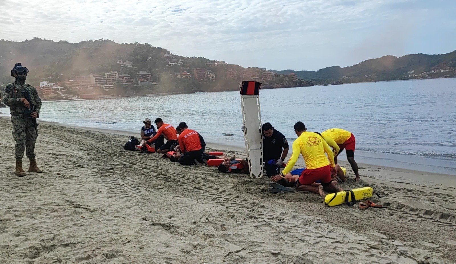 Marina, en coordinación con autoridades locales, realiza un simulacro de rescate acuático en Guerrero