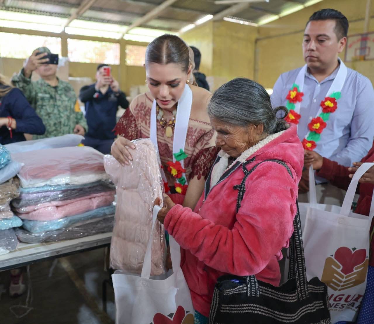 Metlatonoc y Cochoapa El Grande reciben con éxito el Tianguis del Bienestar
