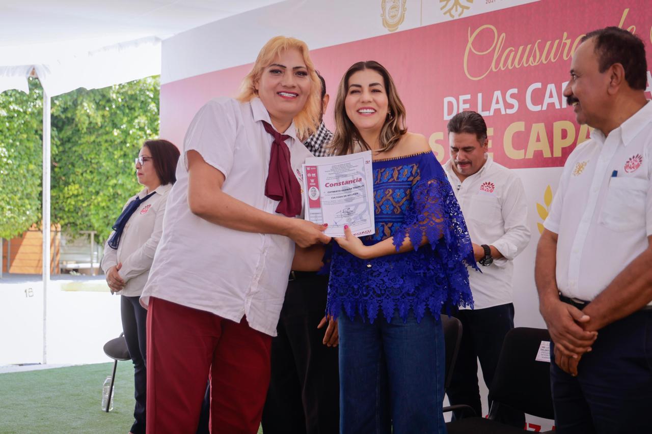 Encabeza Liz Salgado Pineda ceremonia de clausura de Centros de Capacitación (CECAPS)