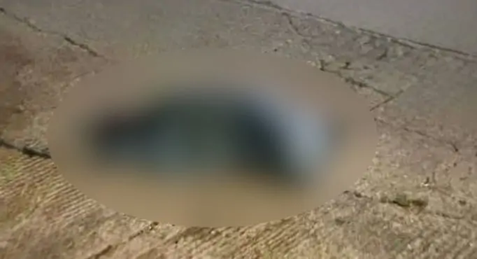 Hallan cuerpo envuelto en sábana y cobijas en la periferia de Acapulco