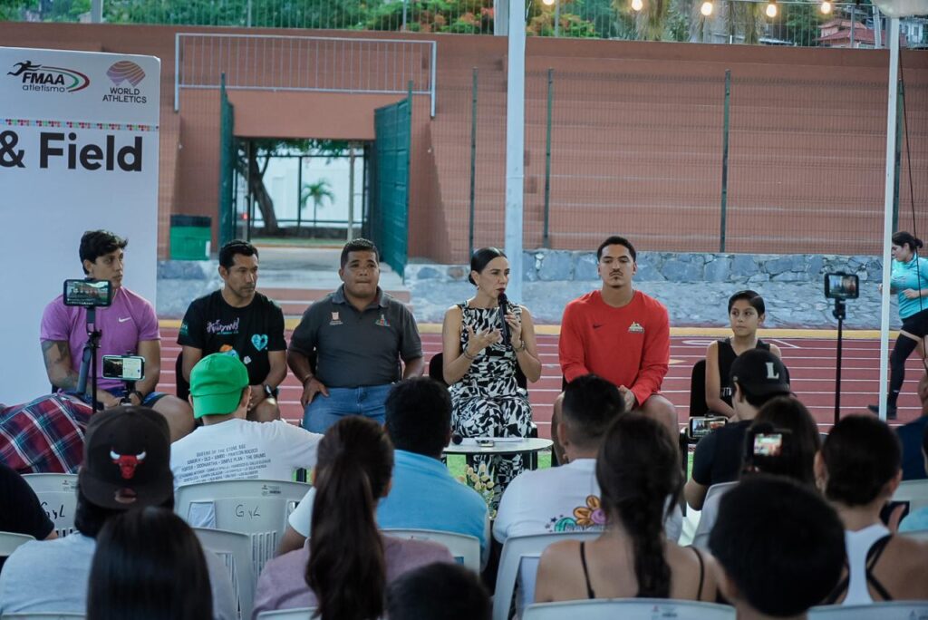 Lizette Tapia Castro asiste a la presentación del evento atlético Zihuatanejo Track & Field