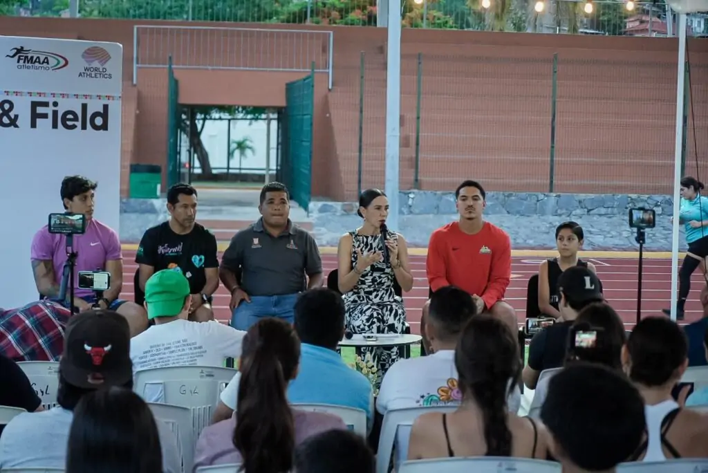 Lizette Tapia Castro asiste a la presentación del evento atlético Zihuatanejo Track & Field