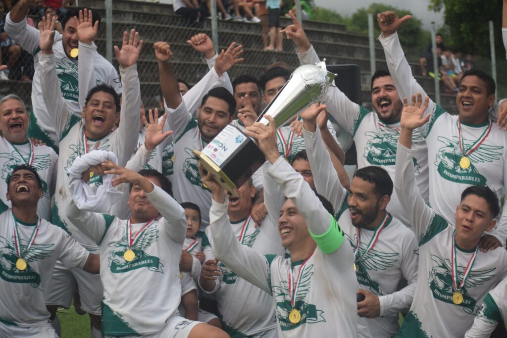 IMSS se corona campeón en la final de la liga empresarial de fútbol en Viticos
